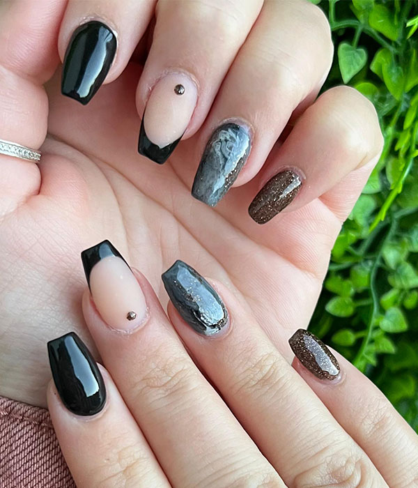 Salon de manucure Annecy Sillingy – espace beauté des ongles Institut de manucure dans un salon à Sillingy, près d’Annecy, avec matériel professionnel pour la pose de vernis et gel chablon