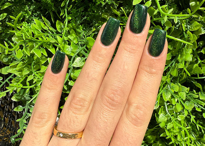 Vernis Semi-Permanent – Onglerie Annecy Pose de vernis semi-permanent dans notre onglerie à Annecy, pour une manucure longue durée et impeccable.