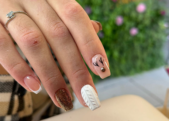 Nail art - Onglerie Annecy Nail art original réalisé dans notre onglerie à Annecy, pour une manucure unique et personnalisée.